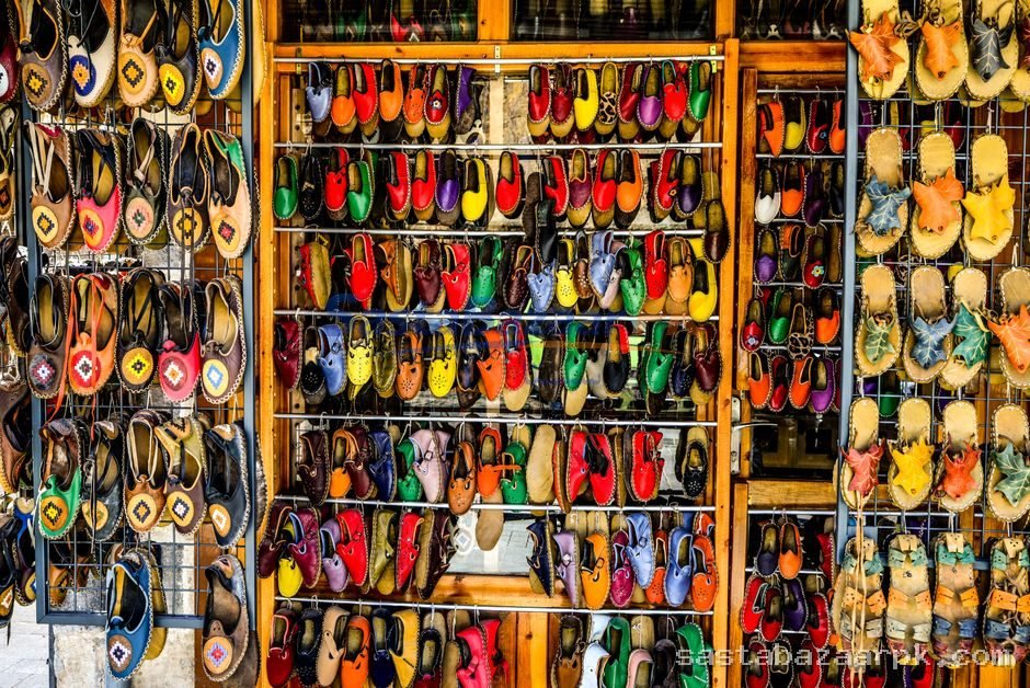 Embroidered Khussa (کڑھائی والا کھسہ) — Multan ke bazaar mein