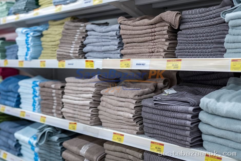 Pillow Pair (تکیے (جوڑا)) — Karachi ke bazaar mein