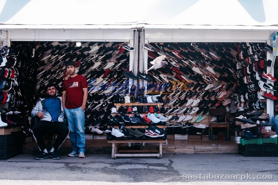 Peshawari Chappal (پشاوری چپل) — Multan ke bazaar mein