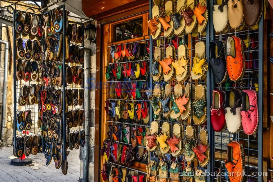 Peshawari Chappal (پشاوری چپل) — Faisalabad ke bazaar mein