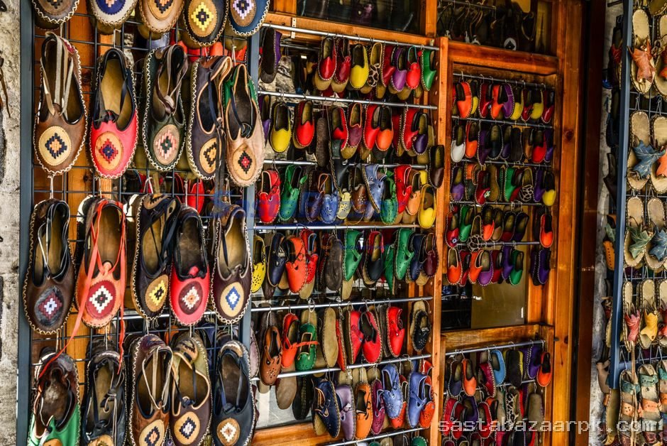 Embroidered Khussa (کڑھائی والا کھسہ) — Peshawar ke bazaar mein