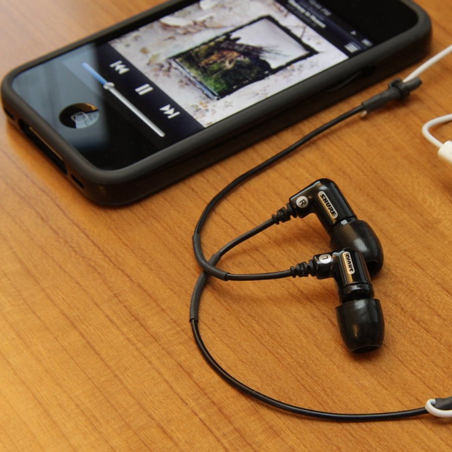 Wireless Earbuds (وائرلیس ایئربڈز)