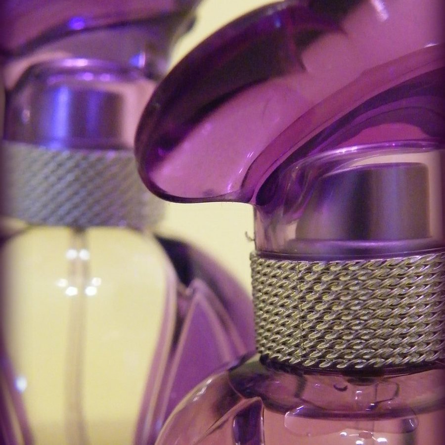 Body Perfume (پرفیوم) — Hyderabad ke bazaar mein