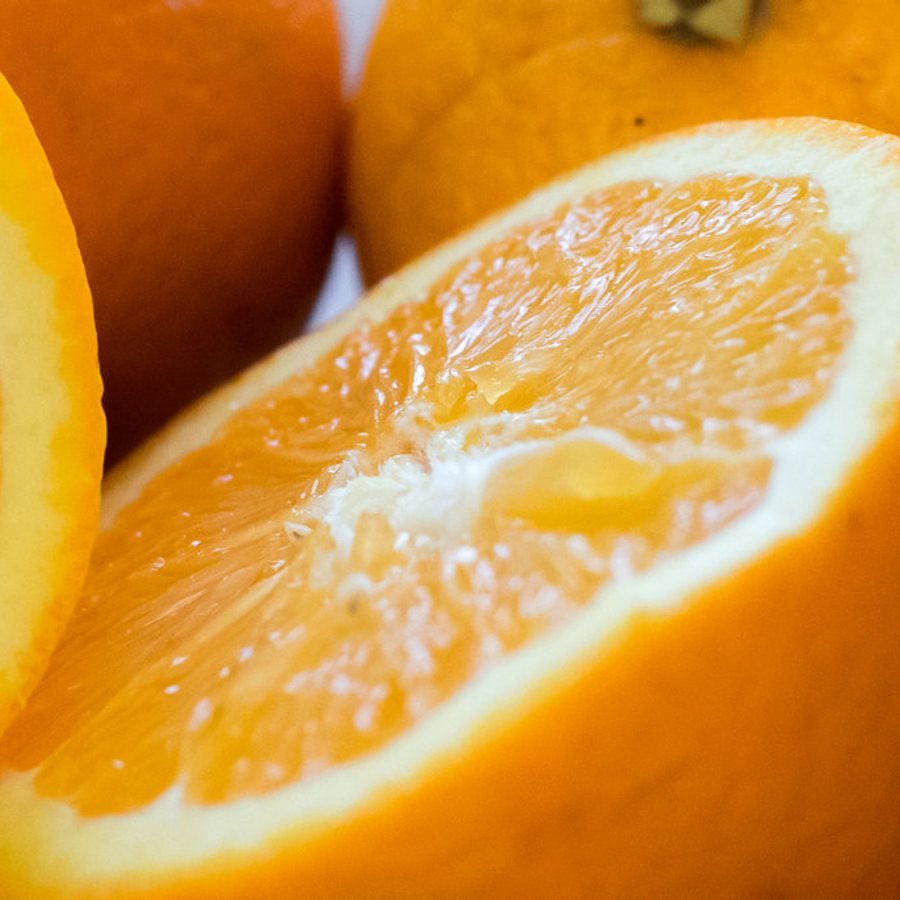 Kinnow Orange (کینو) — Lahore ke bazaar mein