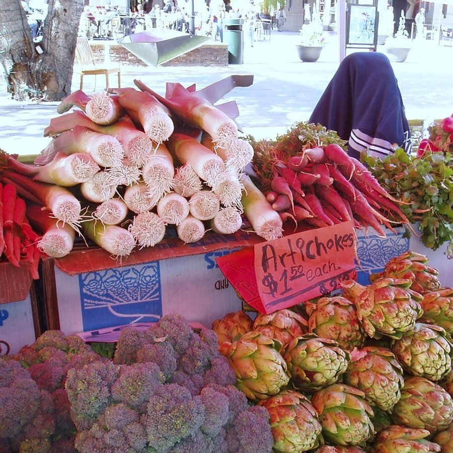 Kaala Kolu Apple (کالا کولو سیب) — Lahore ke bazaar mein